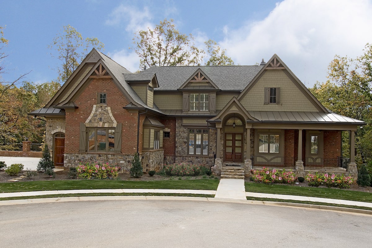 5-Bedroom, 3930 Sq Ft Traditional Home Plan - 198-1076 - Main Exterior