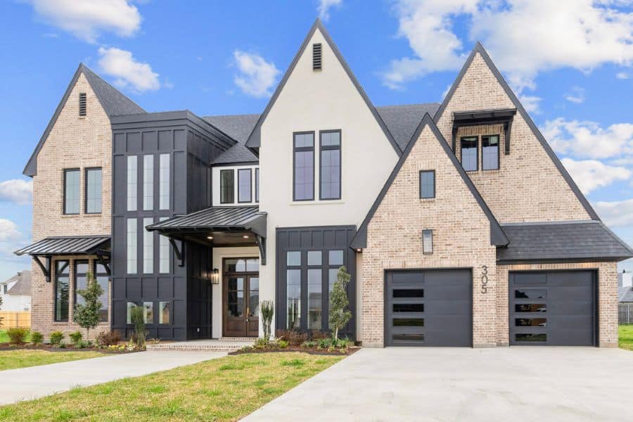 European House Plan - 4 Bedrms, 3.5 Baths - 3410 Sq Ft - #204-1059