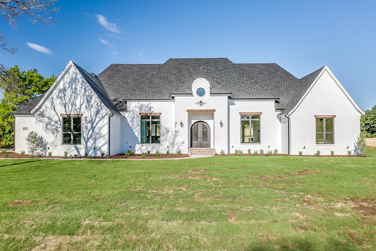 4-Bedroom, 2765 Sq Ft French Country House - Plan #206-1048 - Front Exterior