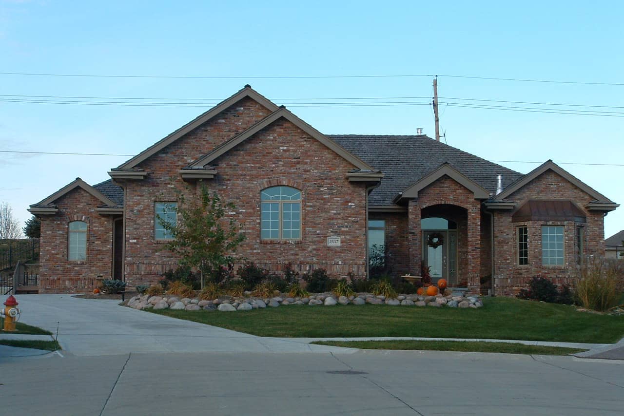 Color photograph of house plan #100-1076