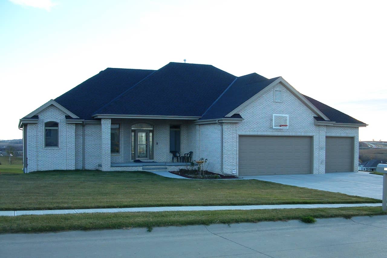 Front elevation of Traditional home (ThePlanCollection: House Plan #100-1216)