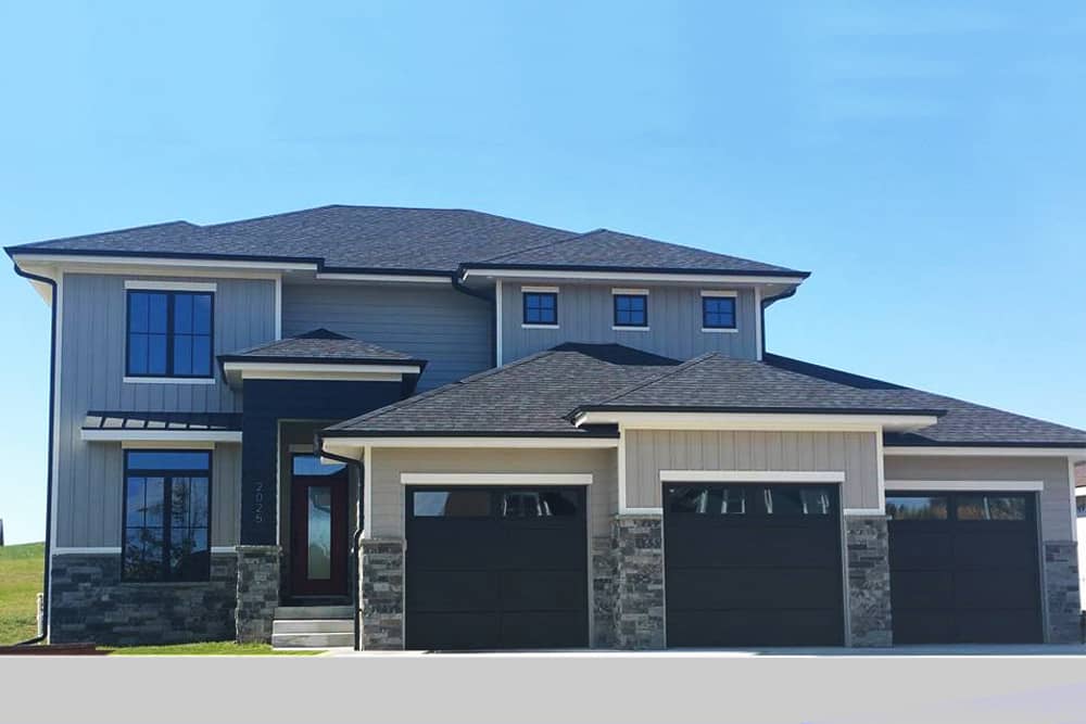 Front elevation of Mediterranean home (ThePlanCollection: House Plan #100-1237)