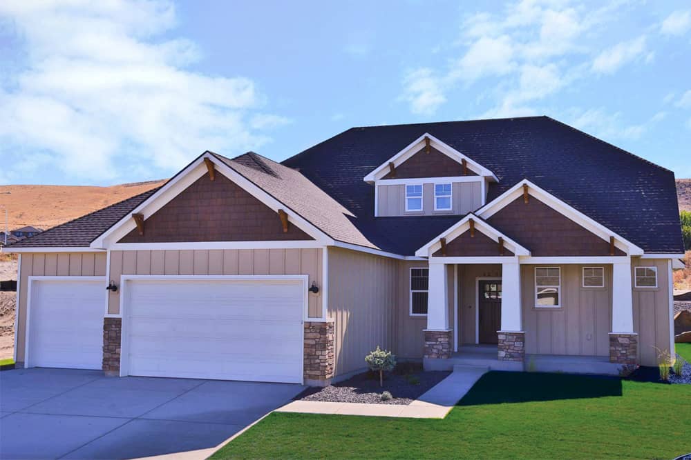 Front elevation of Craftsman home (ThePlanCollection: House Plan #100-1274)