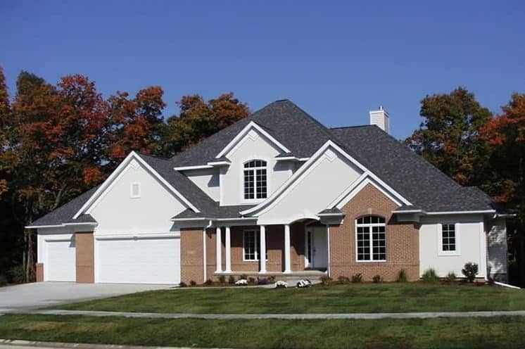 Front elevation of European home (ThePlanCollection: House Plan #101-1124)