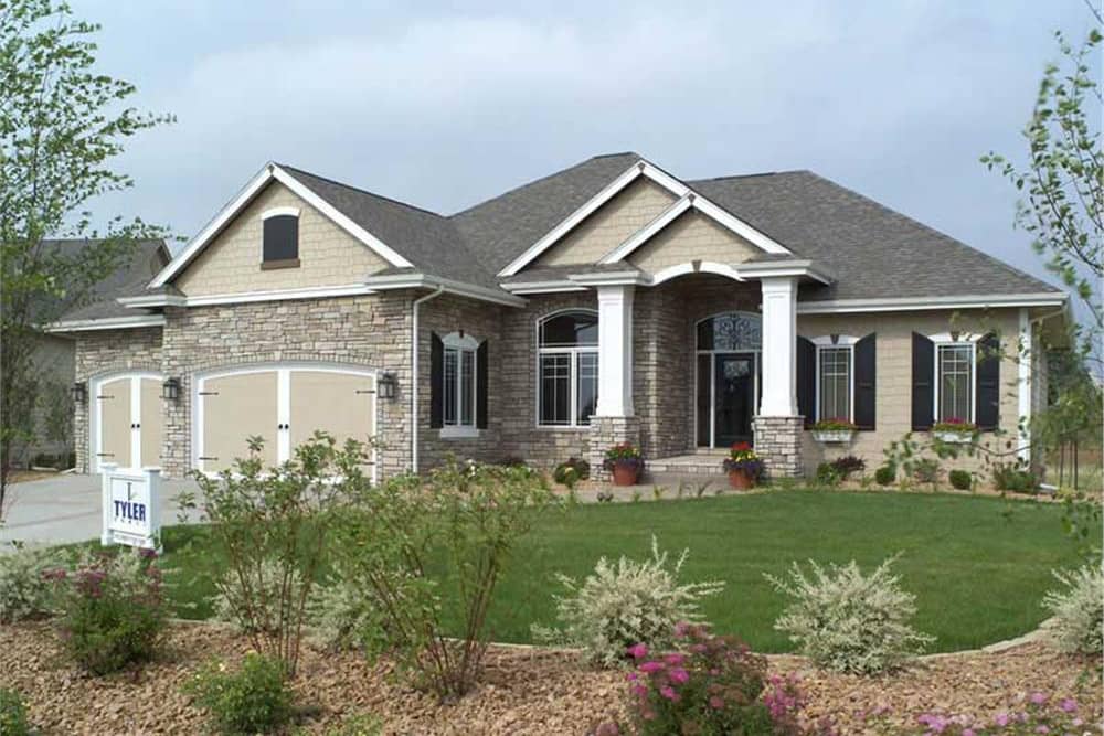 Color photograph of Traditional home plan (ThePlanCollection: House Plan #101-1336)