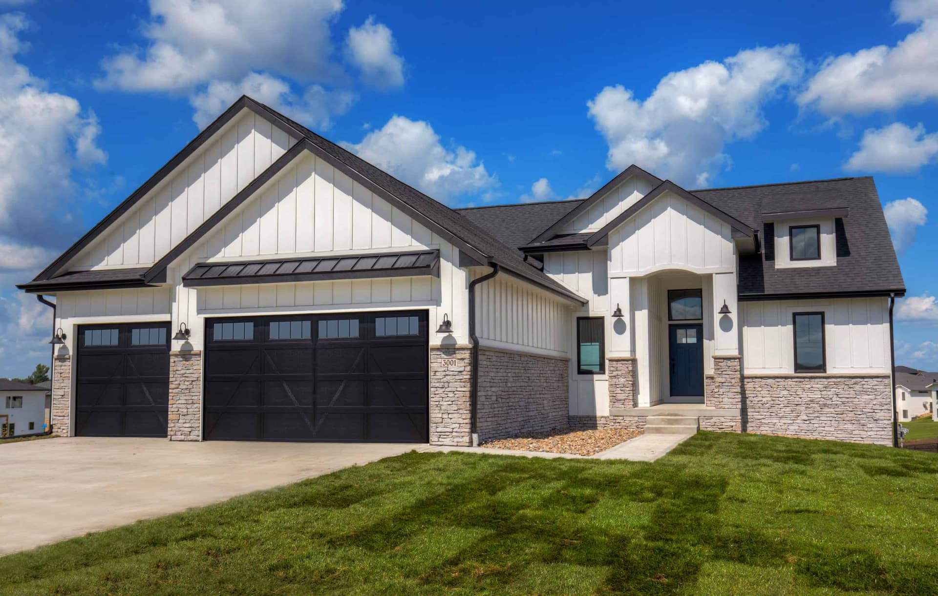 Front elevation of Ranch home (ThePlanCollection: House Plan #101-1994)