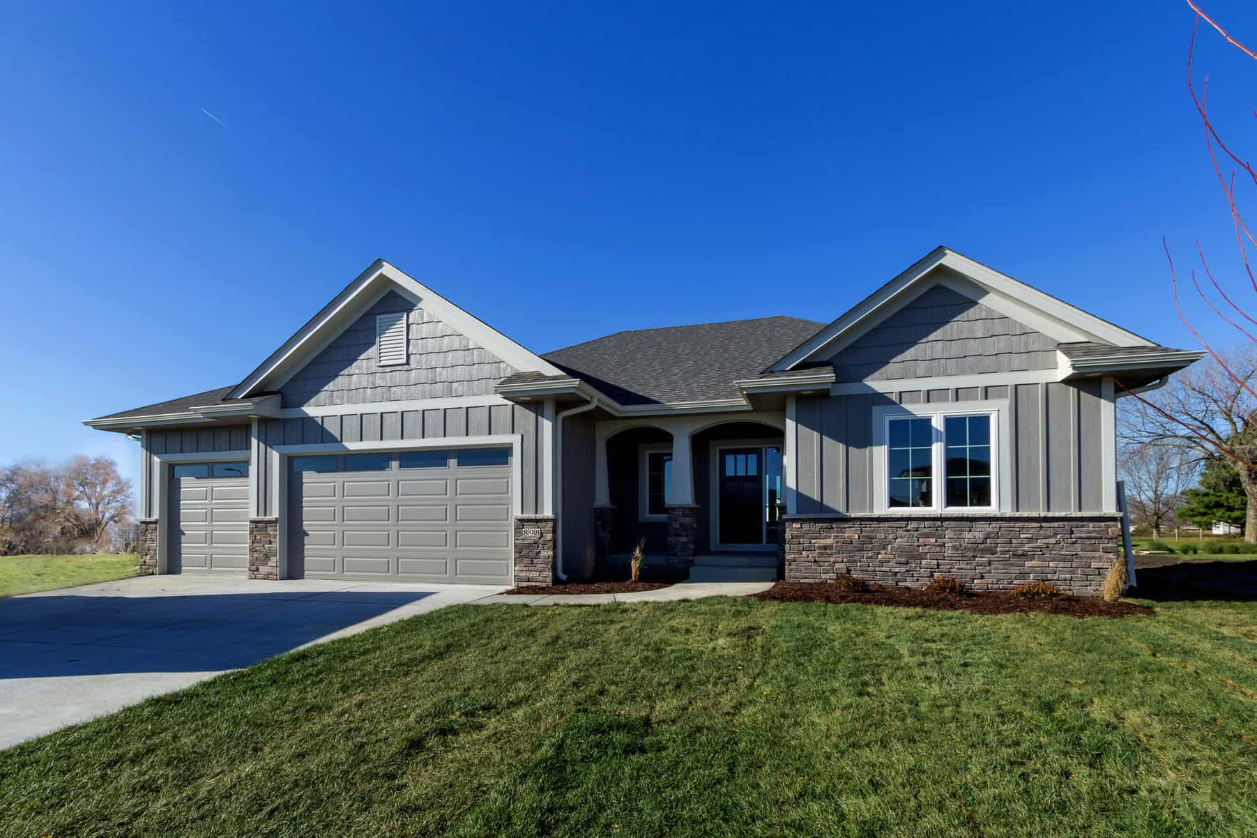 Ranch style house (ThePlanCollection: Plan #101-2019)