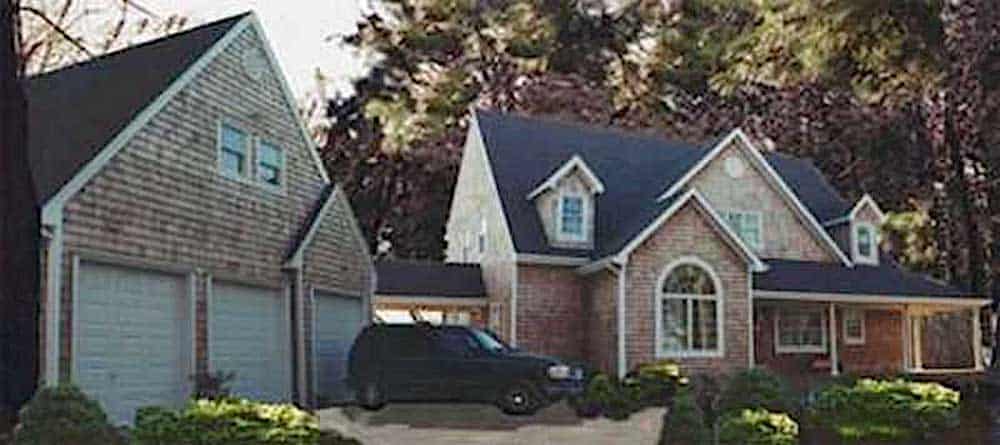 Front elevation of Country home (ThePlanCollection: House Plan #105-1116)