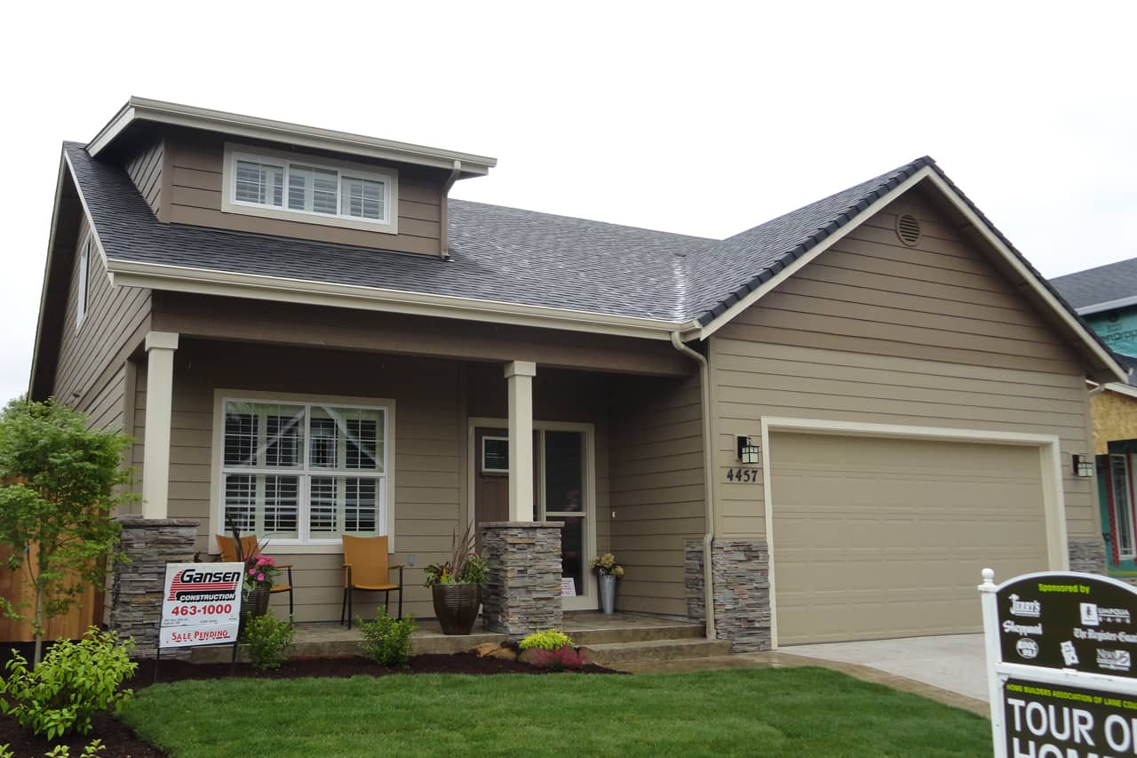 Front elevation of Country home (ThePlanCollection: House Plan #108-1756)