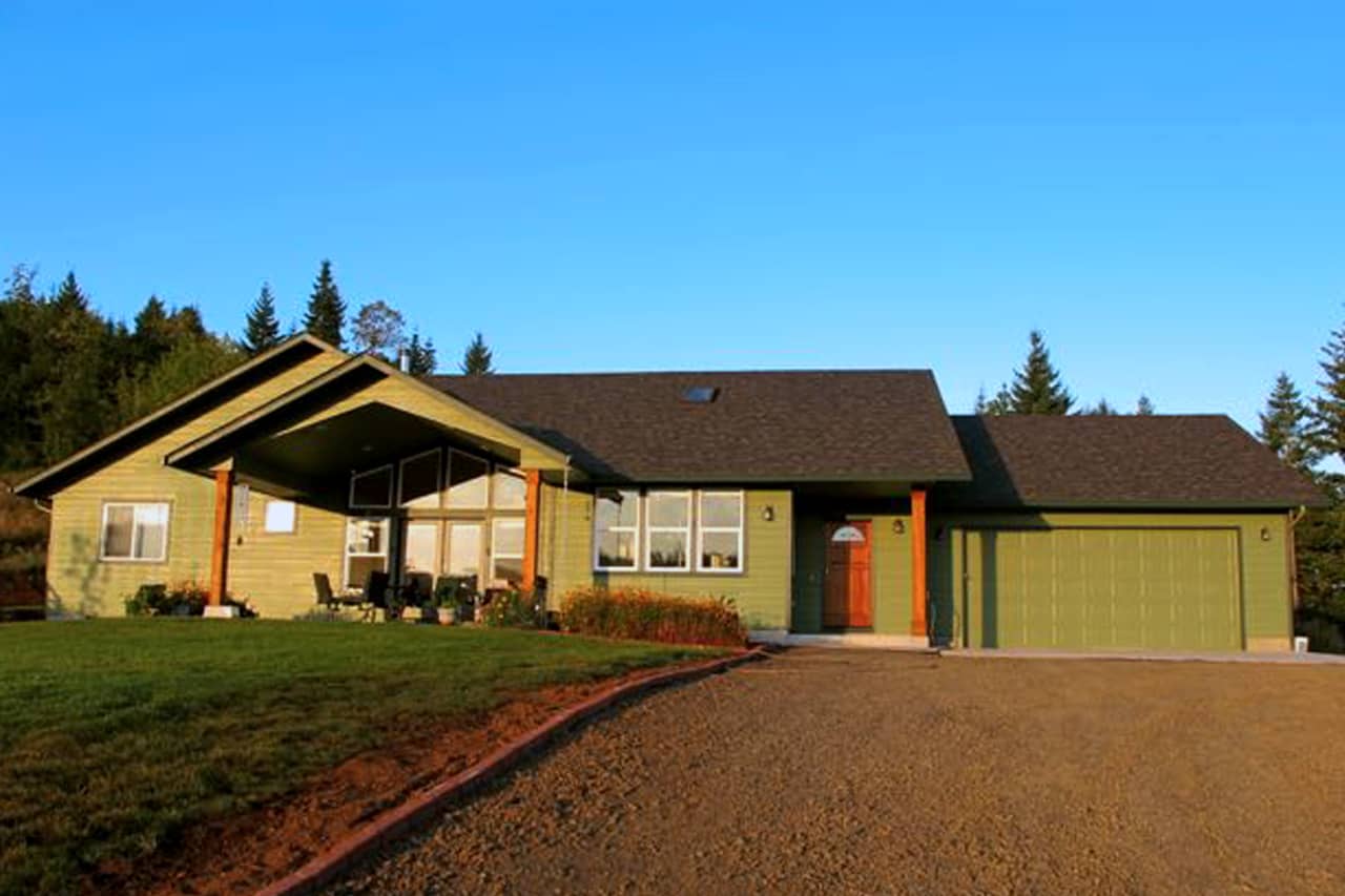 Front elevation of Ranch home (ThePlanCollection: House Plan #108-1787)