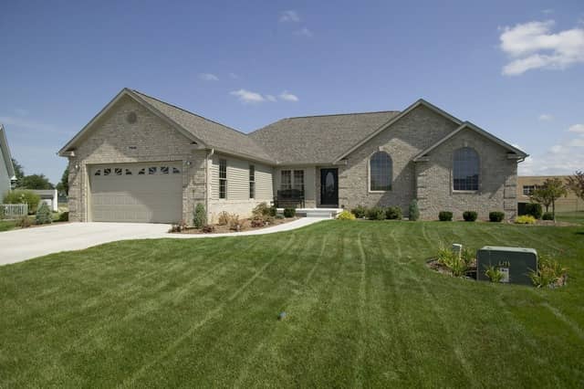 109-1192 main photo modified garage