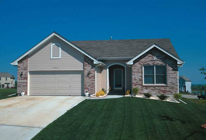 Ranch home plan (ThePlanCollection: House Plan #120-1831)