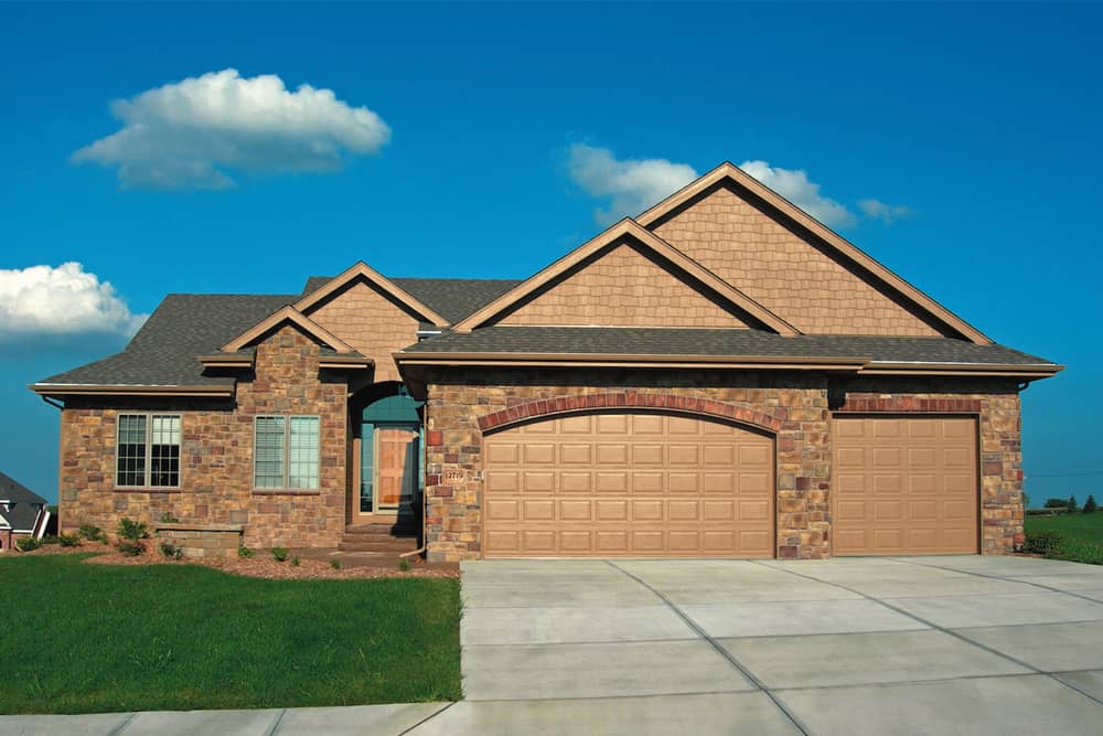 Color photograph of Ranch home plan (ThePlanCollection: House Plan #120-2544)