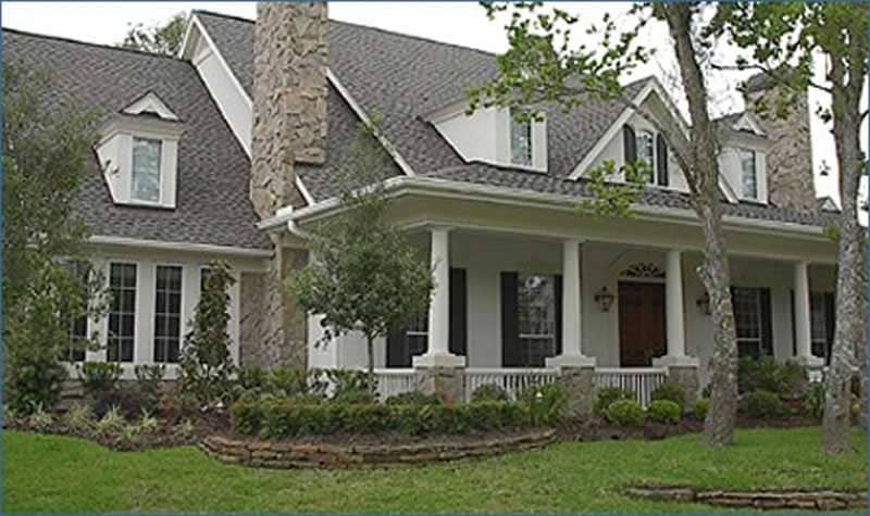 Photogaraph of luxury Southern country home with four bedrooms.