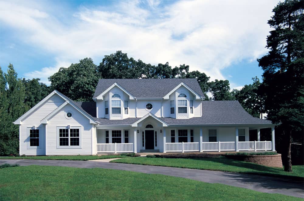 Front elevation of Southern home (ThePlanCollection: House Plan #138-1046)