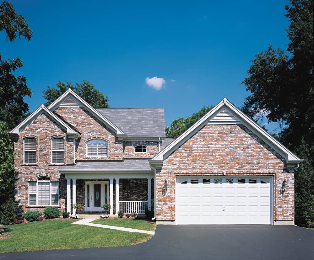 Front elevation of Traditional home (ThePlanCollection: House Plan #138-1094)