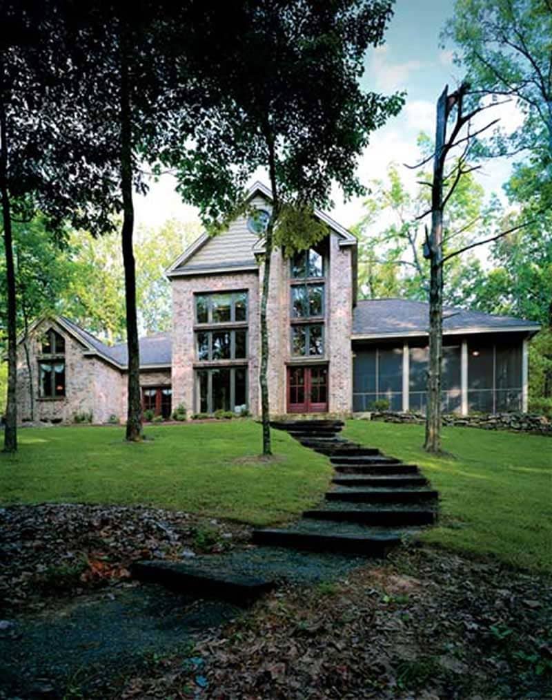 Contemporary home (ThePlanCollection: Plan #139-1080)