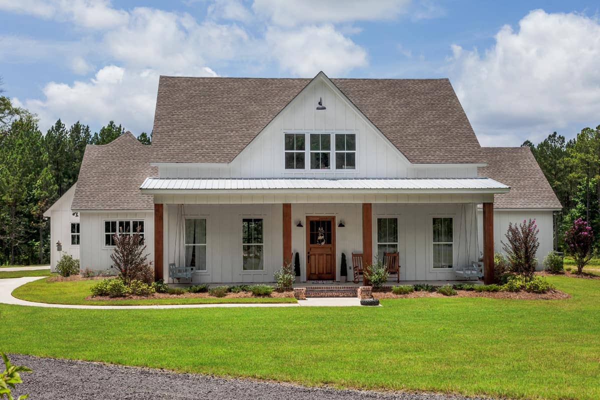 Farmhouse home (ThePlanCollection: Plan #140-1091)