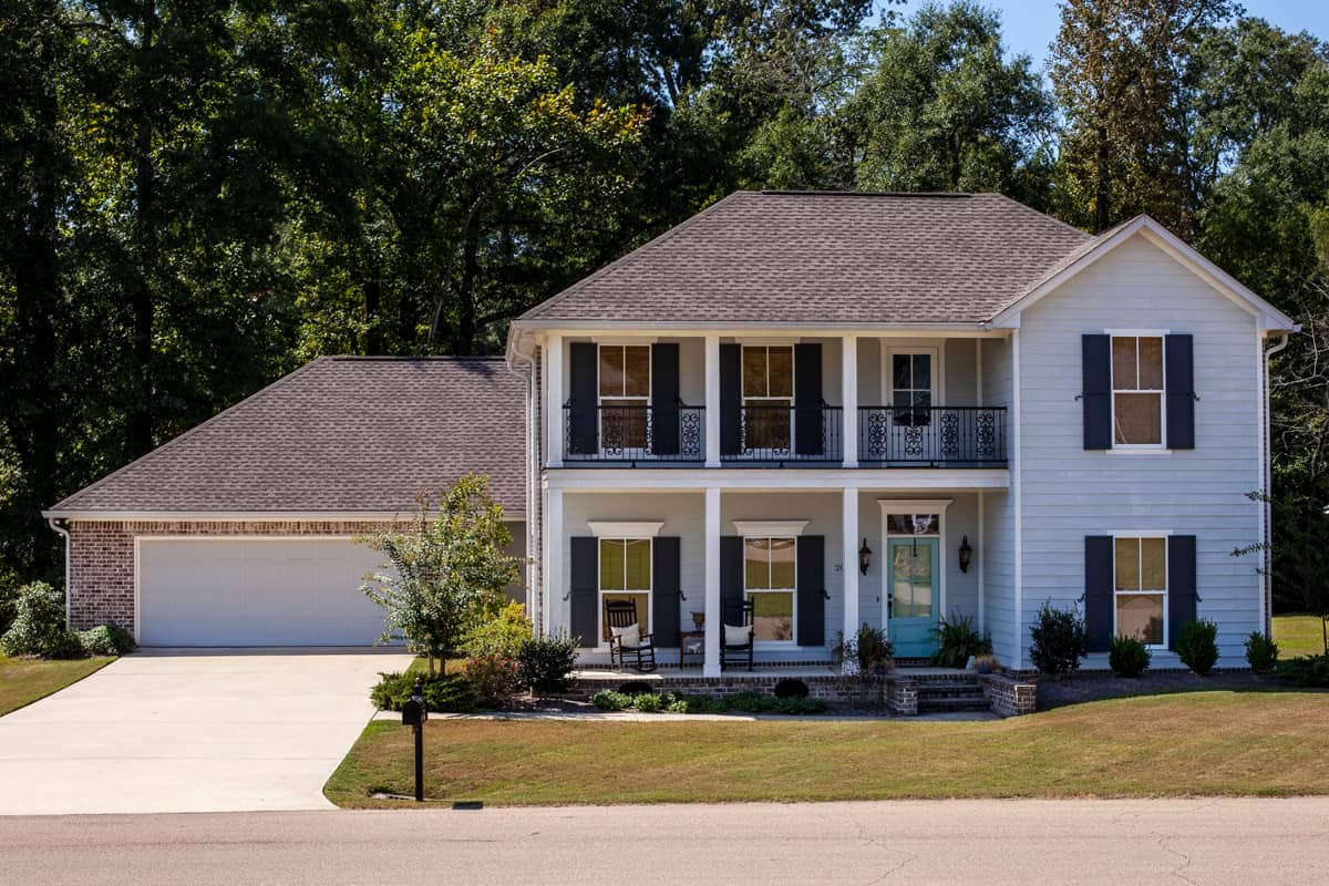 Colonial home (ThePlanCollection: Plan #140-1102)