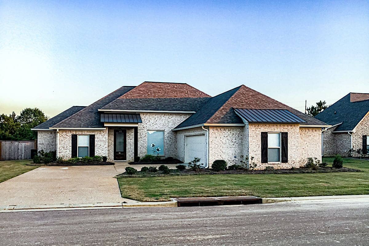 French style house (ThePlanCollection: Plan #140-1116)