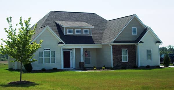 Front elevation of Country home (ThePlanCollection: House Plan #141-1067)