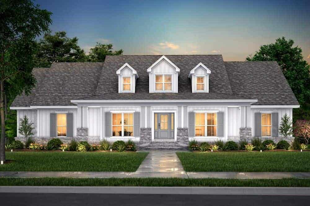 Front elevation of Country home (ThePlanCollection: House Plan #142-1131)