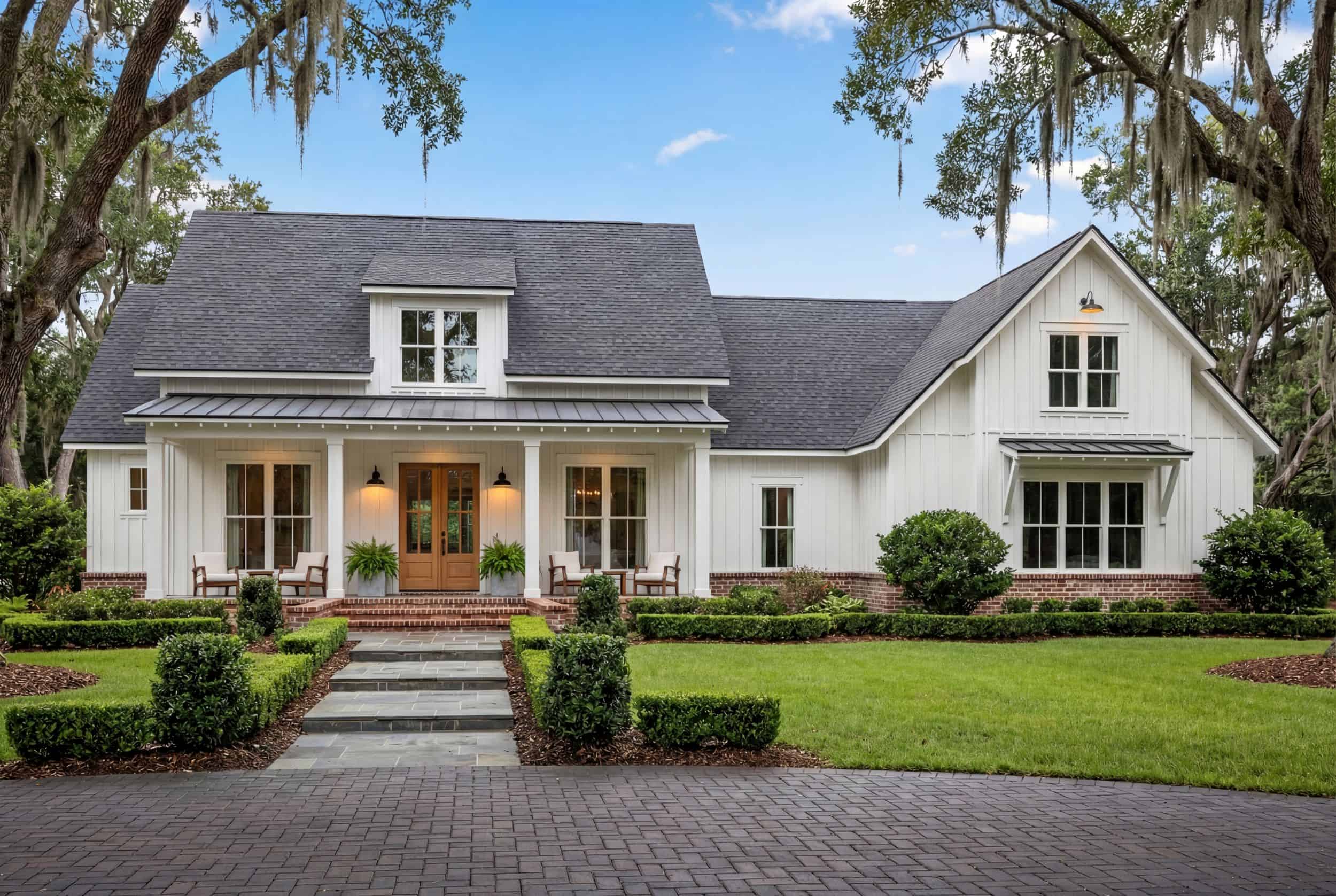 Country home (ThePlanCollection: Plan #142-1169)