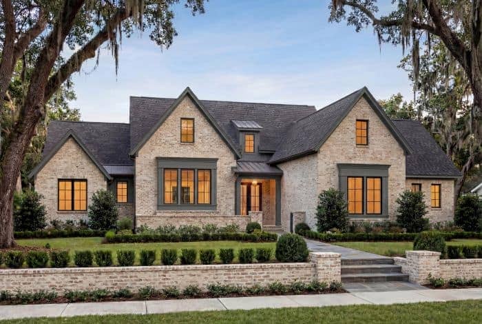 Front elevation of Ranch home (ThePlanCollection: House Plan #142-1274)