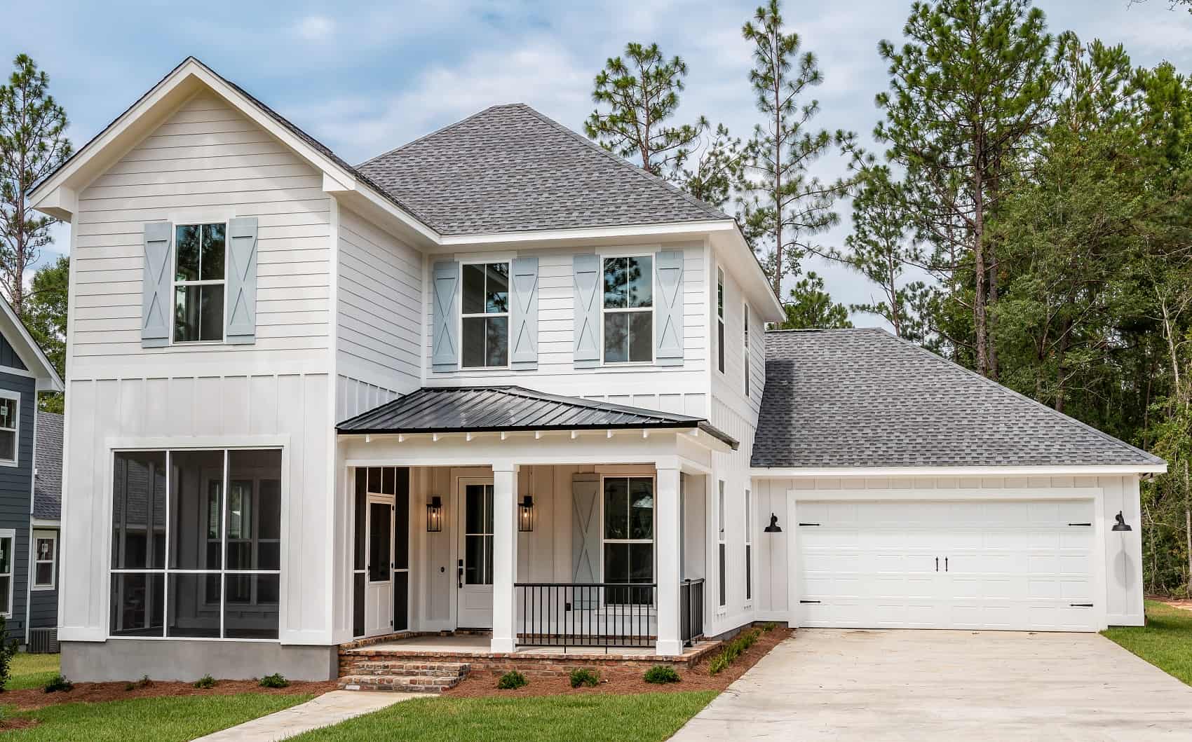 Front elevation of Traditional home (ThePlanCollection: House Plan #142-1431)