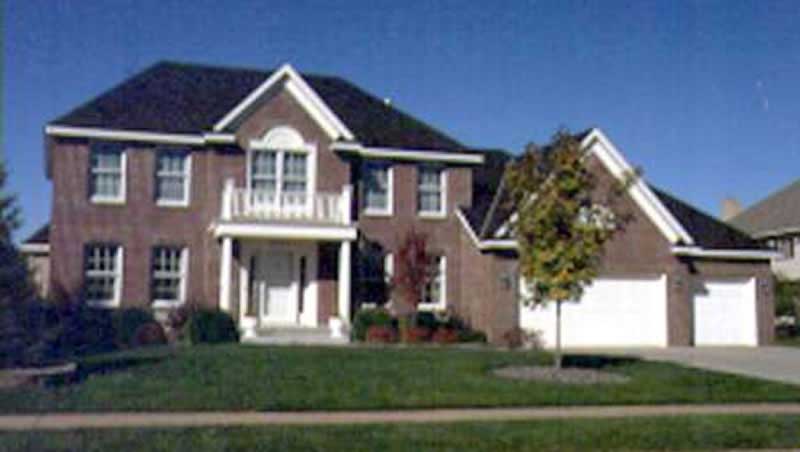 Front view of Colonial home (ThePlanCollection: House Plan #146-1268)