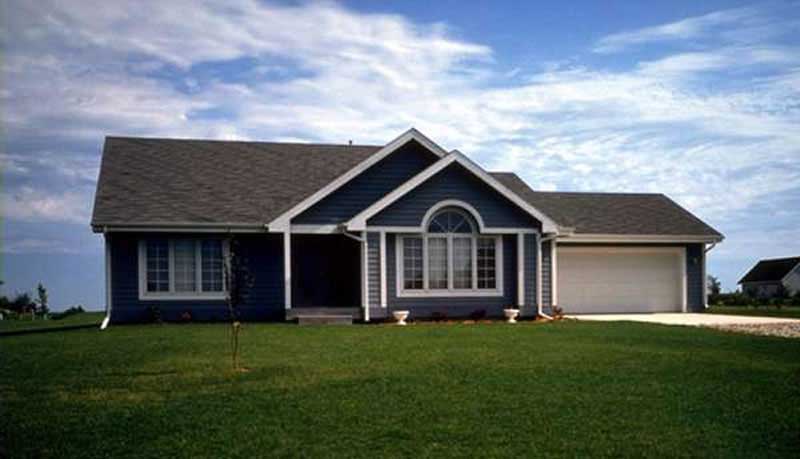 Front view of Ranch home (ThePlanCollection: House Plan #146-1345)