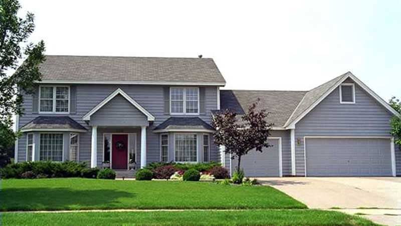 Front view of Colonial home (ThePlanCollection: House Plan #146-2264)