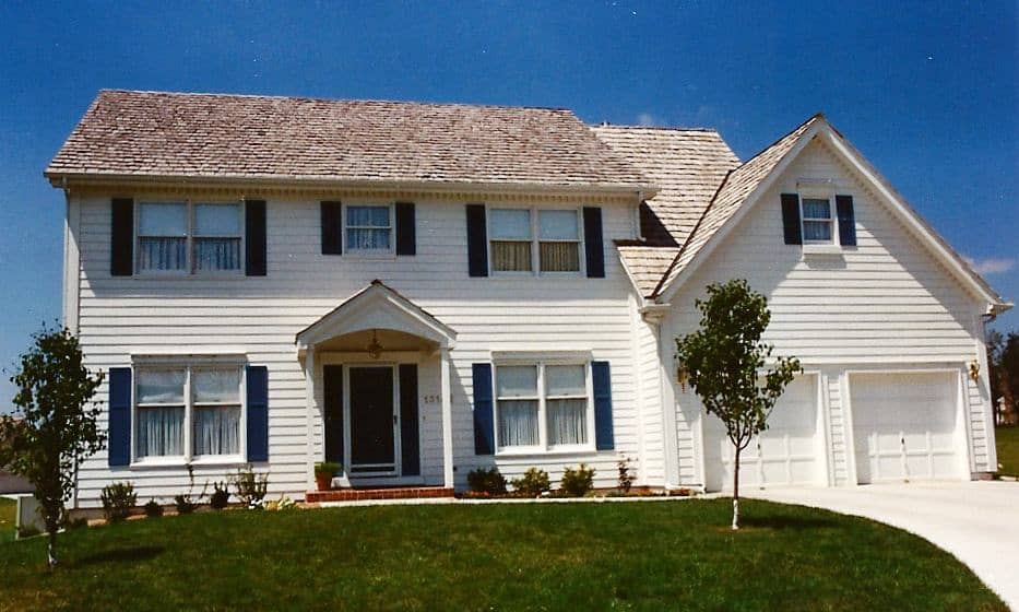 Center-Hall Colonial style house (ThePlanCollection: Plan #147-1112)