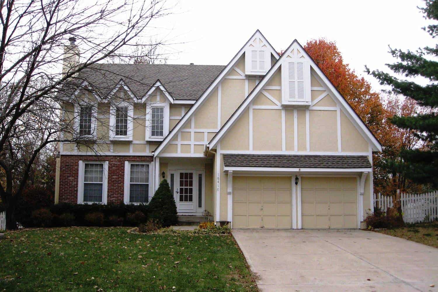 Tudor style house (ThePlanCollection: Plan #147-1142)