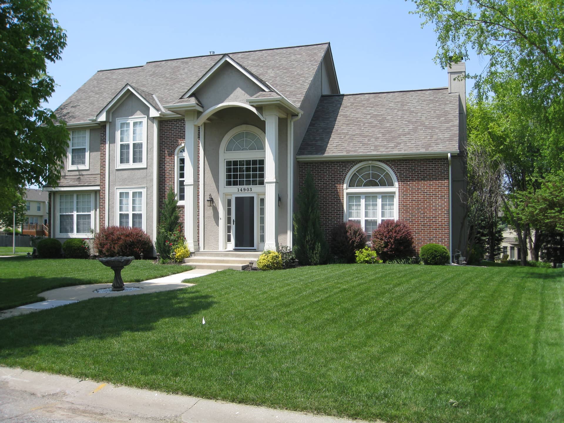 Color photo of Traditional home (ThePlanCollection: House Plan #147-1150)