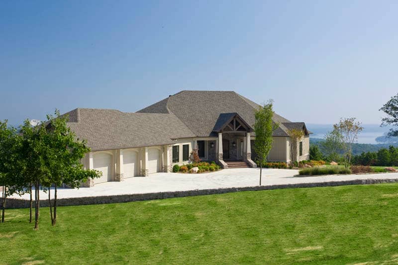 Front elevation of Country home (ThePlanCollection: House Plan #153-1904)