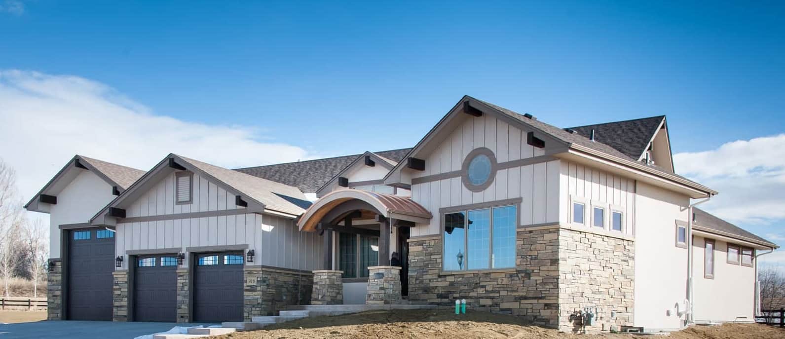 Transitional Ranch home (ThePlanCollection: Plan #161-1111)