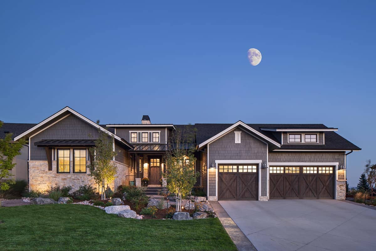 Ranch home (ThePlanCollection: Plan #161-1121)