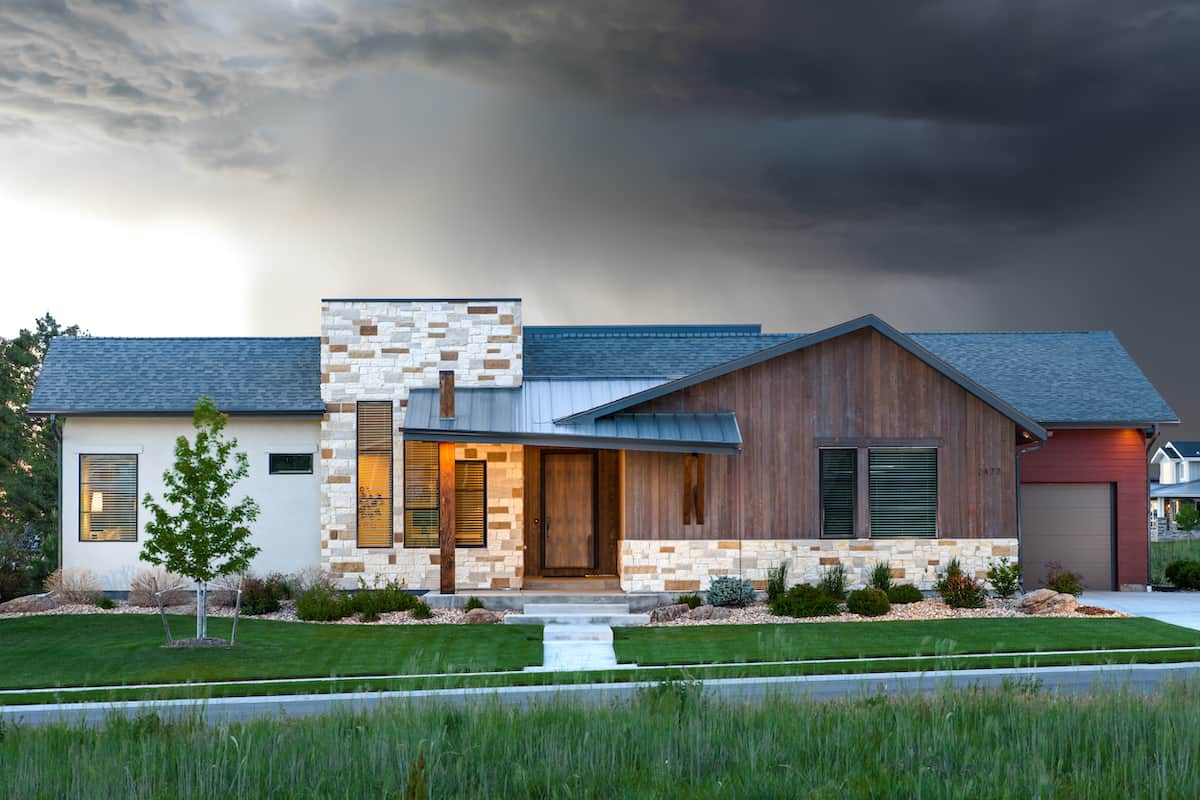 Contemporary home (ThePlanCollection: Plan #161-1138)