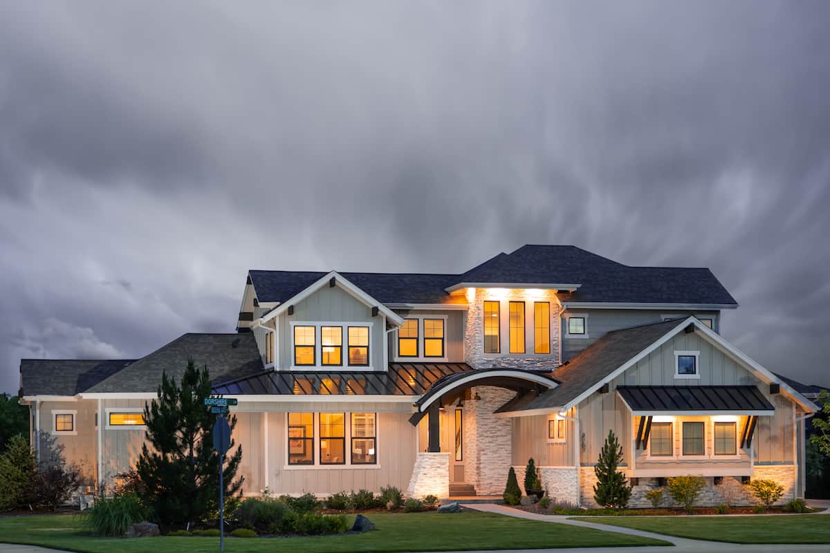 Contemporary European house (ThePlanCollection: Plan #161-1144)