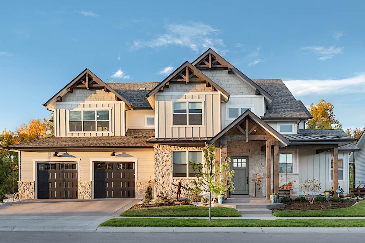 Luxury Rustic style house (ThePlanCollection: Plan #161-1153)