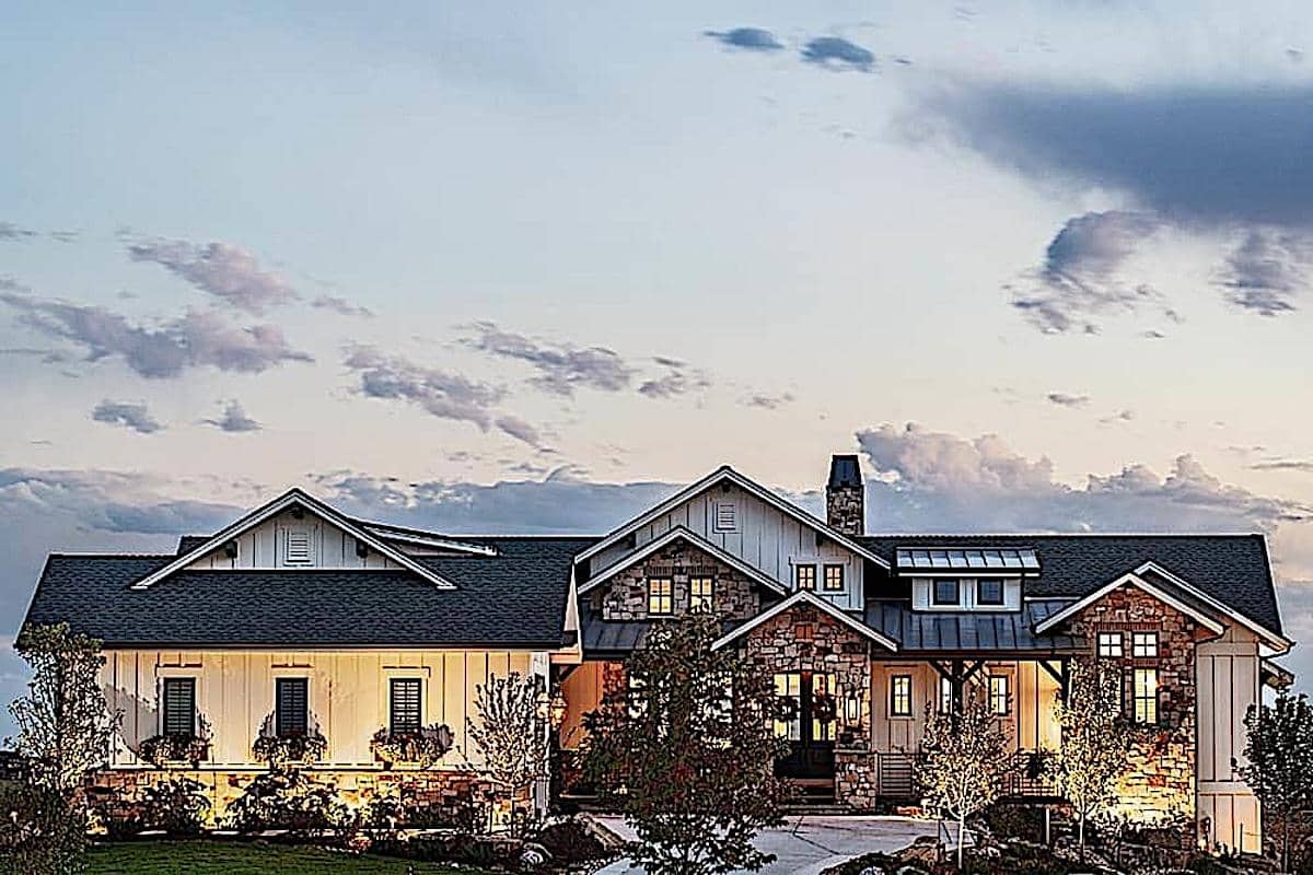 Rustic Ranch style home (ThePlanCollection: Plan #161-1159)