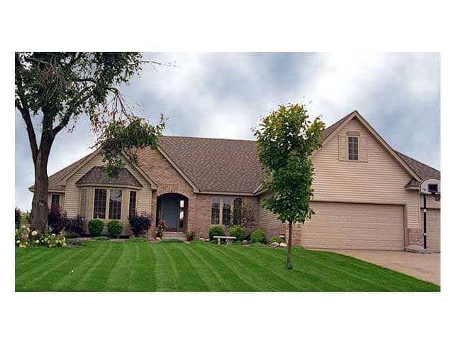 This image shows the front elevation of this set of Ranch Homeplans.