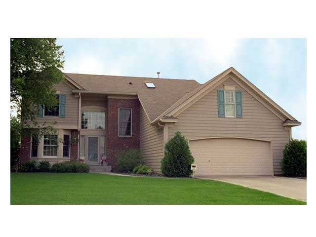 This image shows the front elevation of 1-1/2 Story House Plans CLS-1800.