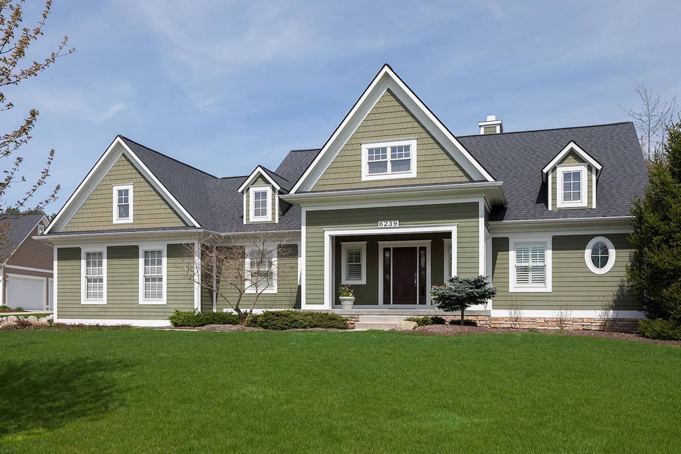 Front elevation of Traditional home (ThePlanCollection: House Plan #168-1133)