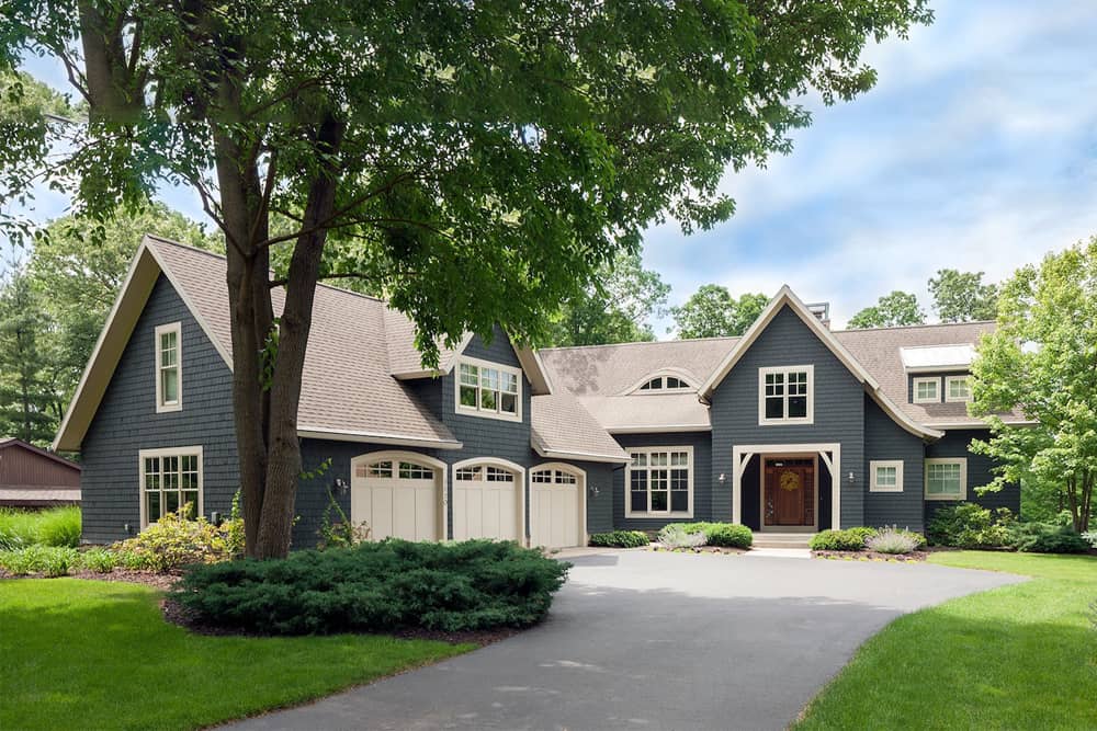 Color photograph of Traditional home plan (ThePlanCollection: House Plan #168-1136)