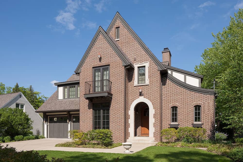 Color photograph of Traditional home plan (ThePlanCollection: House Plan #168-1137)