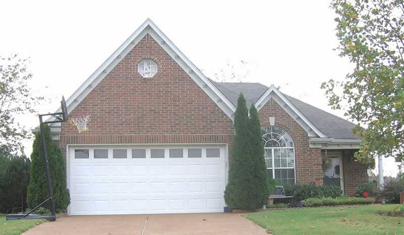 Front view of Southern home (ThePlanCollection: House Plan #170-1041)