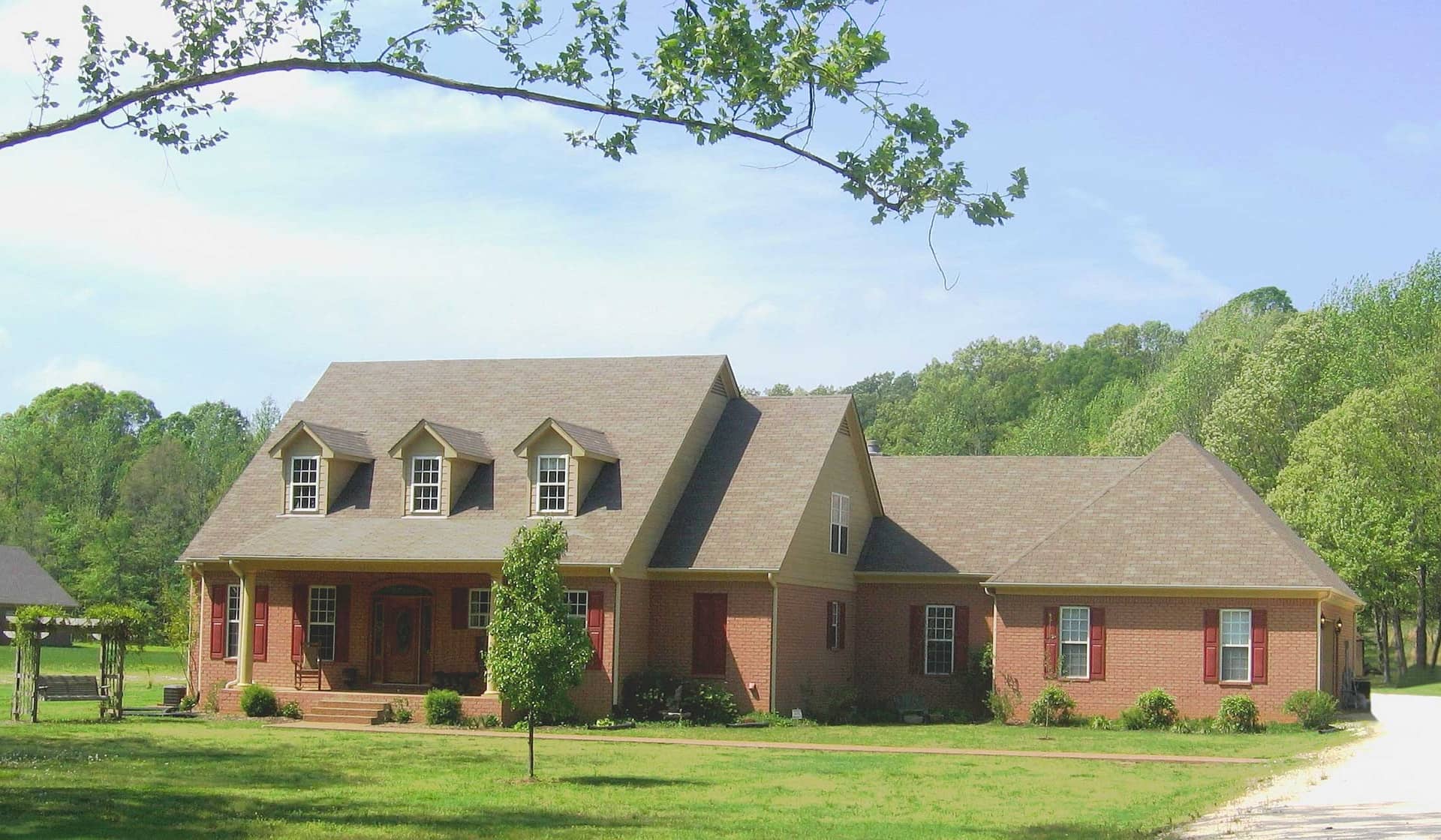 Front view of Traditional home (ThePlanCollection: House Plan #170-1065)
