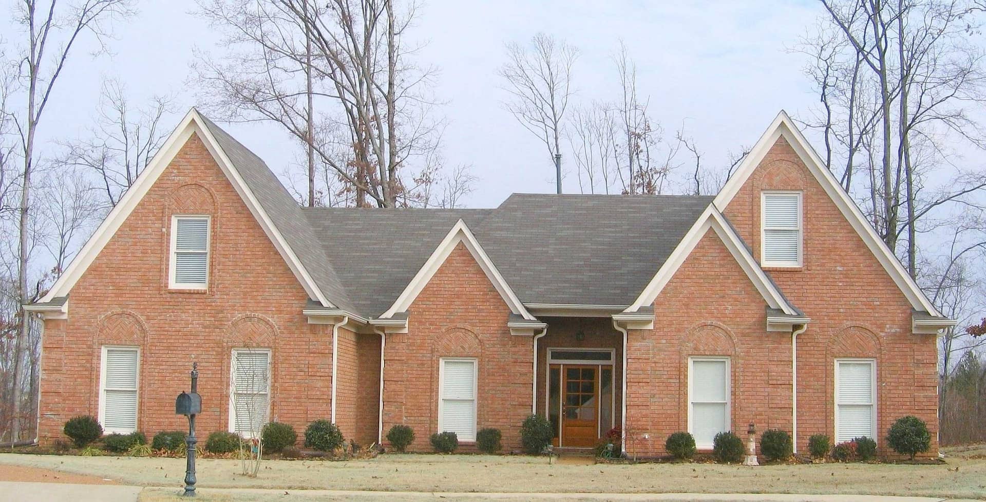 Front view of Cape Cod home (ThePlanCollection: House Plan #170-1143)